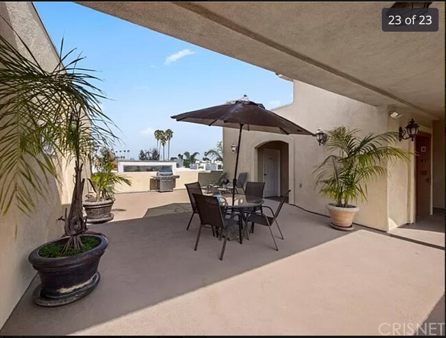 Building Photo - 5703 Laurel Canyon Blvd