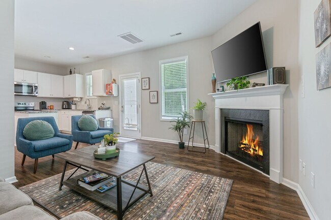 Building Photo - Modern 4 Bedroom Home in Quiet Clayton Nei...