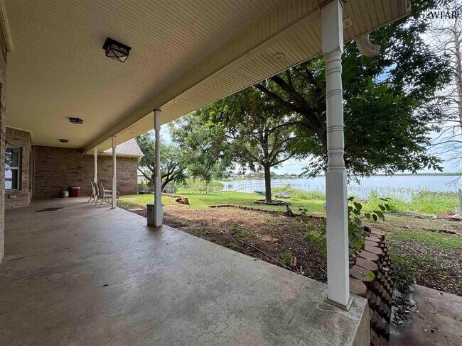Building Photo - 609 Shoreline Dr
