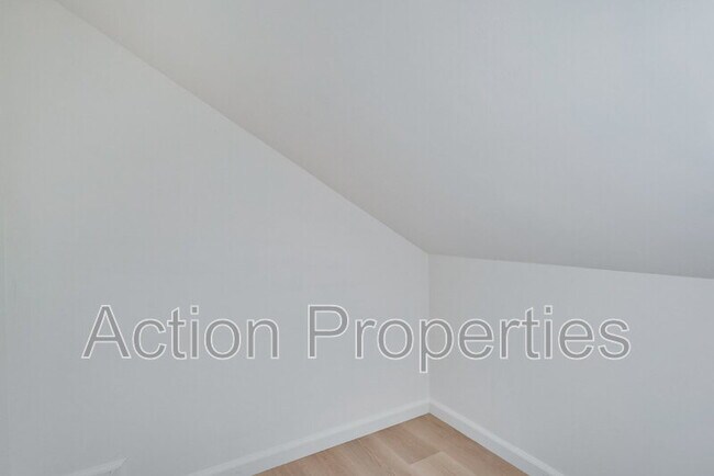 Building Photo - 3806 Century Dr