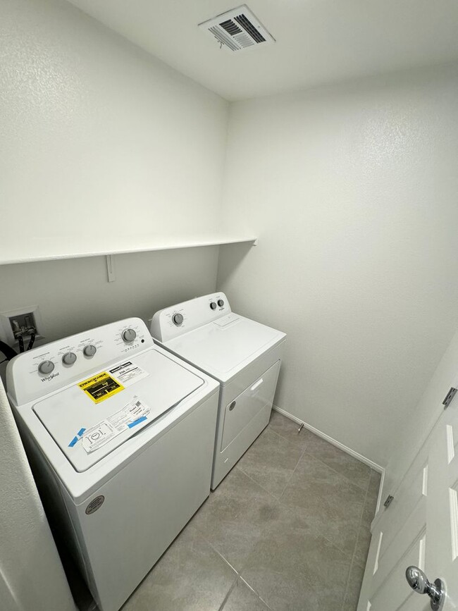 Building Photo - Charming 3-Bedroom Home with Open Layout, Balcony & Modern Finishes!