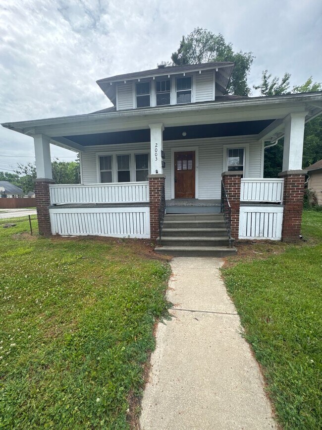 Primary Photo - 2003 W Genesee Ave