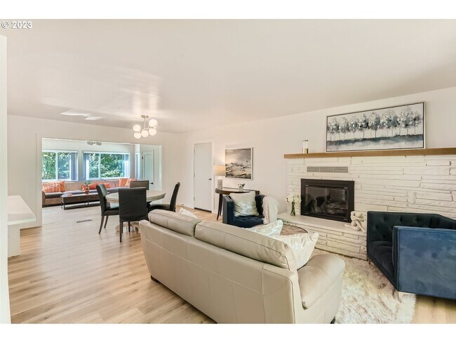 Building Photo - 2020 Wembley Park Rd