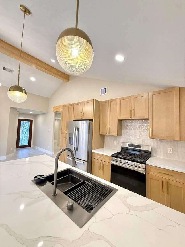 Building Photo - 1010 Golden Nugget Ct