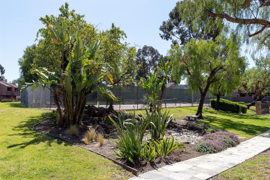 Building Photo - 456 Dempsey Rd