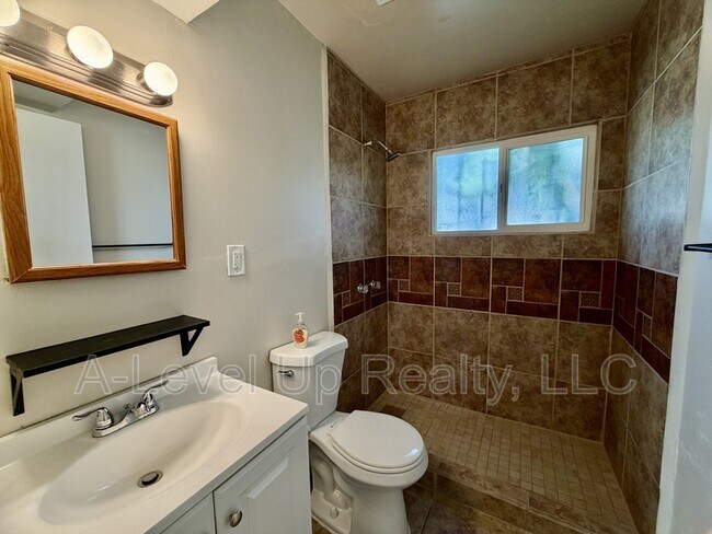 Building Photo - 2304 E Monterey Vista