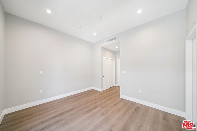 Building Photo - 1223 Hayworth Ave