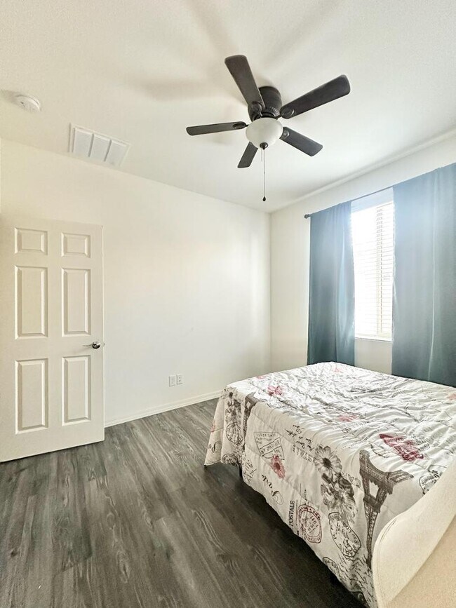 Building Photo - 16492 W Caldwell St