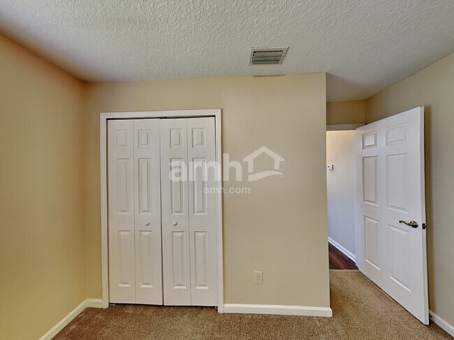 Building Photo - 1052 Deer Chase Drive