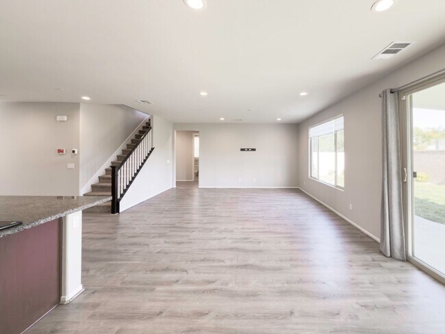 Building Photo - Beautiful 2 Story 5 Bedroom SOLAR Home + L...
