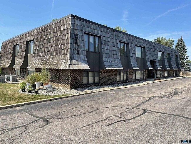 Primary Photo - Cliffwood Apartments III