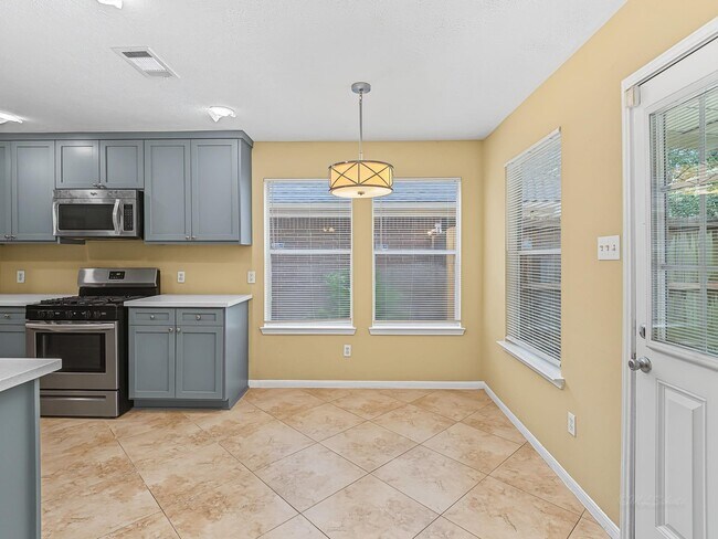 Building Photo - 2026 Mossy Trail Dr