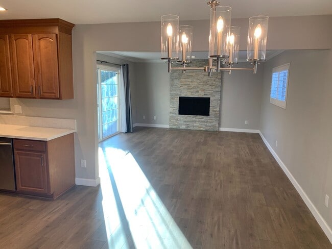 Building Photo - Newly Remodeled 3 Br 2 Ba Home in West Hills