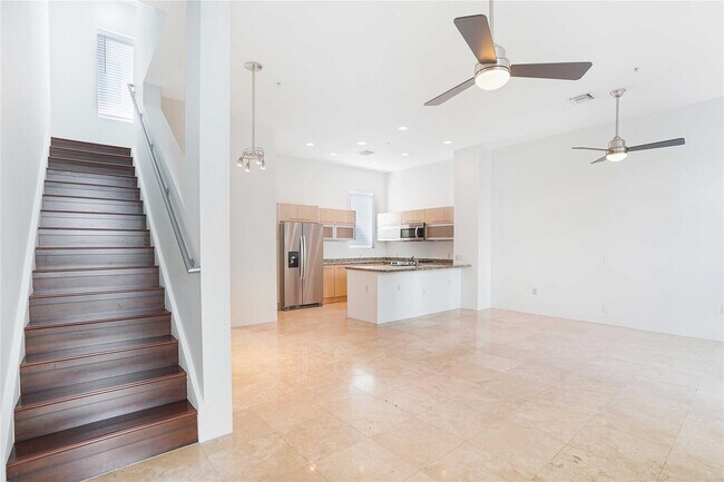 Building Photo - 741 NE 4th Ave