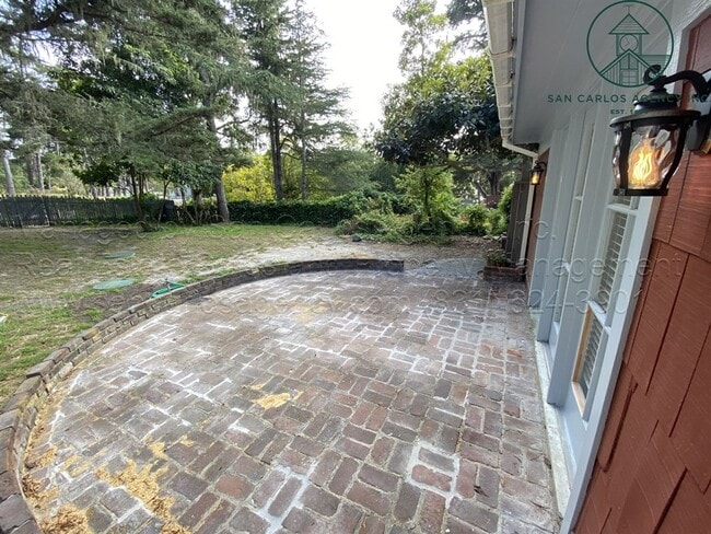 Building Photo - Completely Remodeled One Bedroom Carmel Hi...