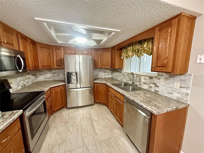 Building Photo - 10948 SW 83rd Ave