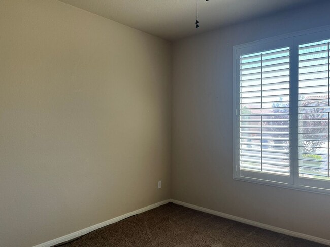Building Photo - 3 bedroom 2 bathroom Home available in 55+...