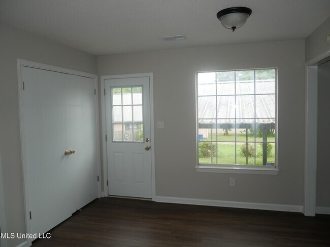 Building Photo - 6525 Lynnfield Rd