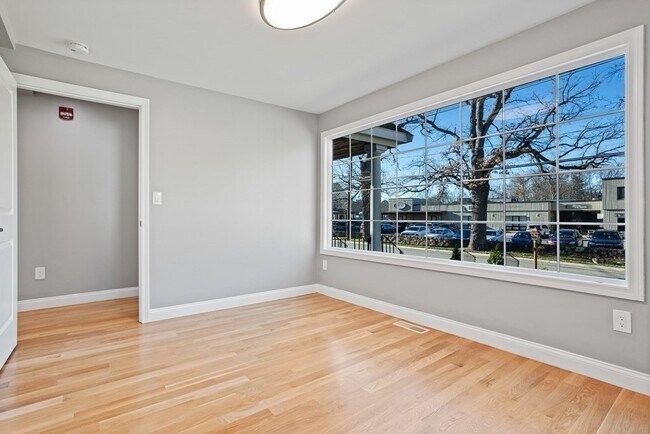 Building Photo - 144 Lincoln Rd