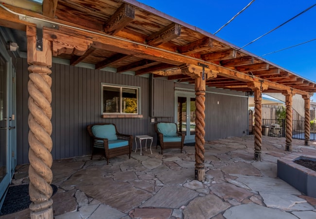 Building Photo - 5722 E Windsor Ave