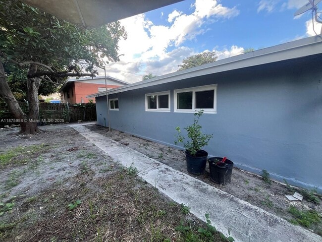 Building Photo - 1330 NE 203rd St