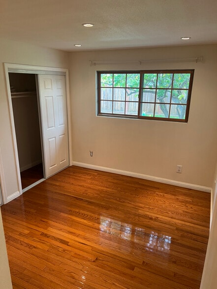 Building Photo - 451 Dale Rd