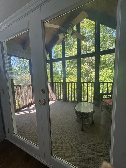 Building Photo - 585 Kings Peak Dr