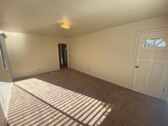 Building Photo - Cozy Monterey Home!