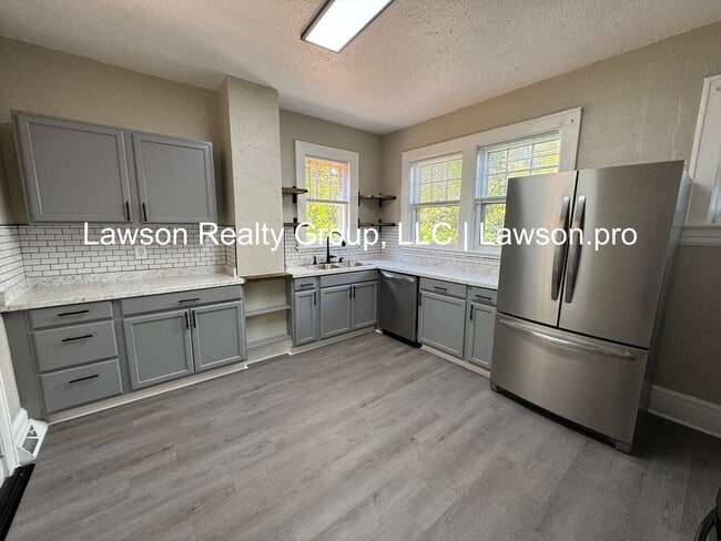 Building Photo - Updated Four Bedroom Home Close to Downtow...