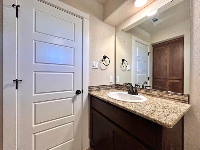 Building Photo - 112 Savage Cir