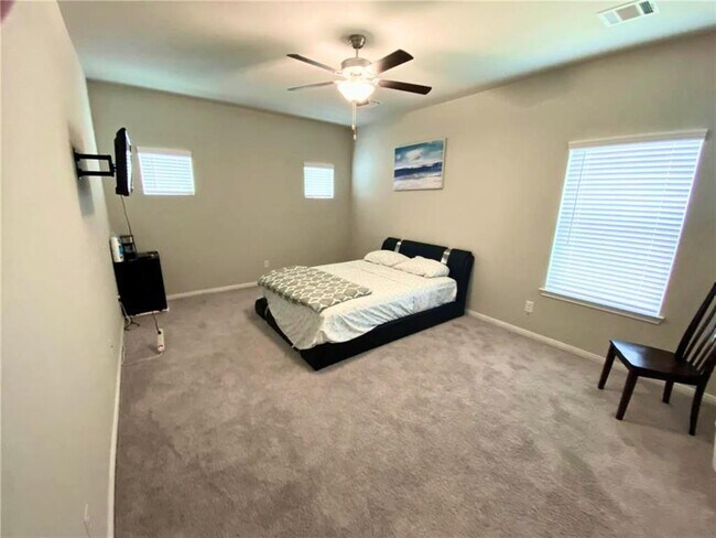 Building Photo - 6939 Escondido Dr