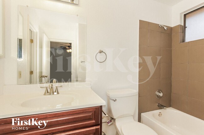 Building Photo - 6410 W Townley Ave