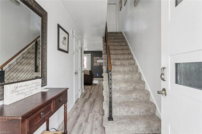 Building Photo - 334 N 1st St