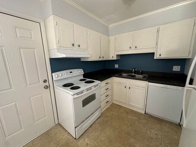 Building Photo - OPEN HOUSE 3/28 from 1PM to 3PM. Pet Friendly 2 Bedroom 1.5 Bath Townhome Available Now for Move-in!