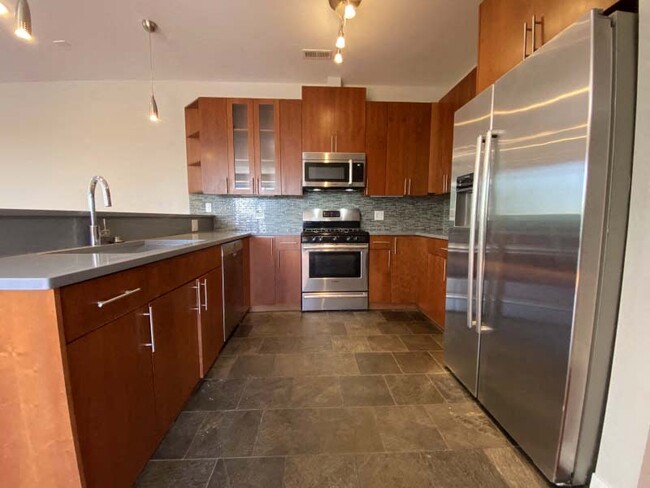 Gorgeous kitchen space with tile flooring and stainless steel appliances - 1635 W Cortland