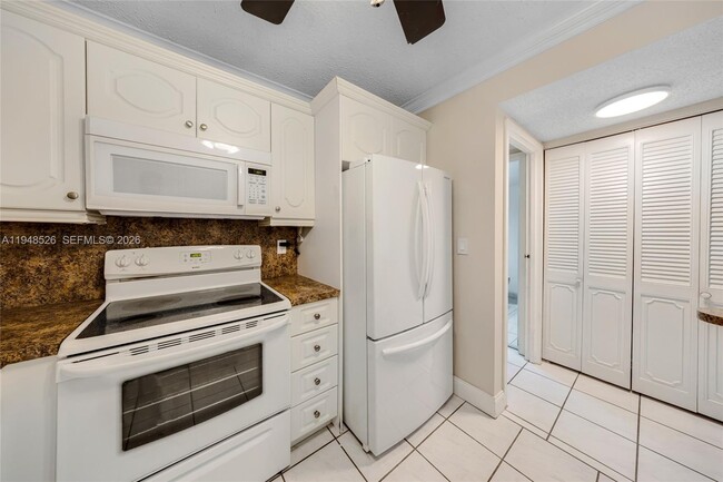 Building Photo - 2017 S Ocean Dr