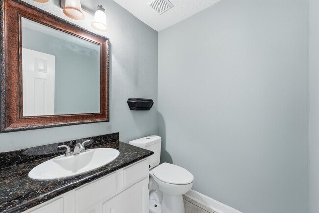 Building Photo - 818 Heather Park Ct
