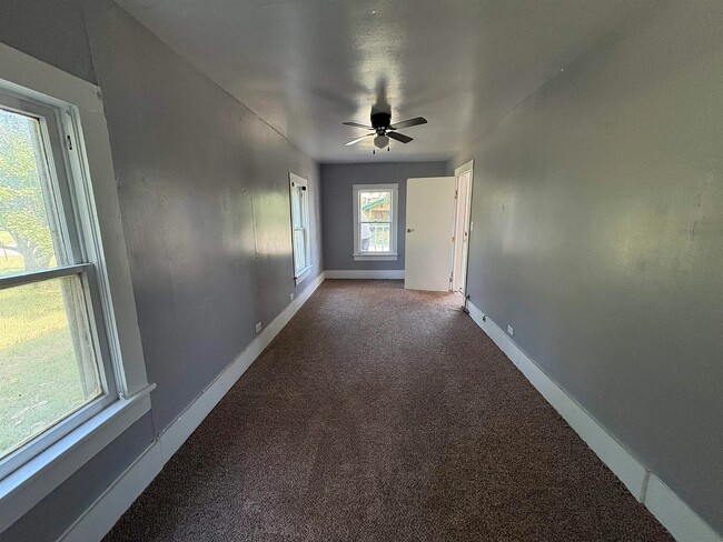 Building Photo - 314 W Mulberry Ave