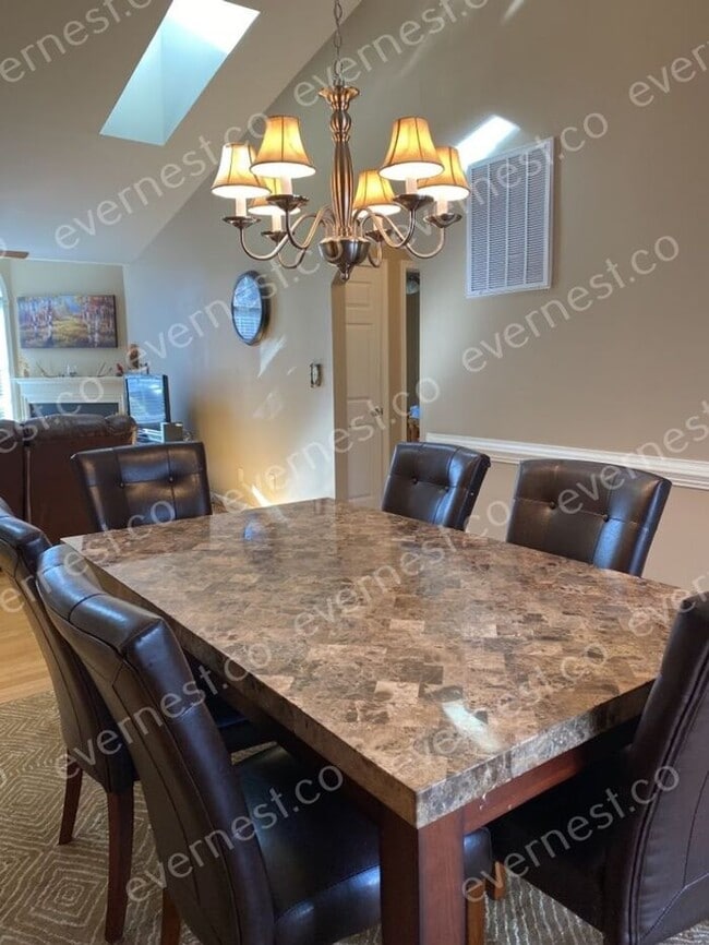 Building Photo - Stunning 3 Bed, 2 Bath House in Locust Gro...