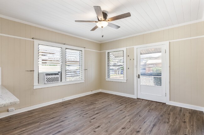 Building Photo - 3159 Lincoln Ave