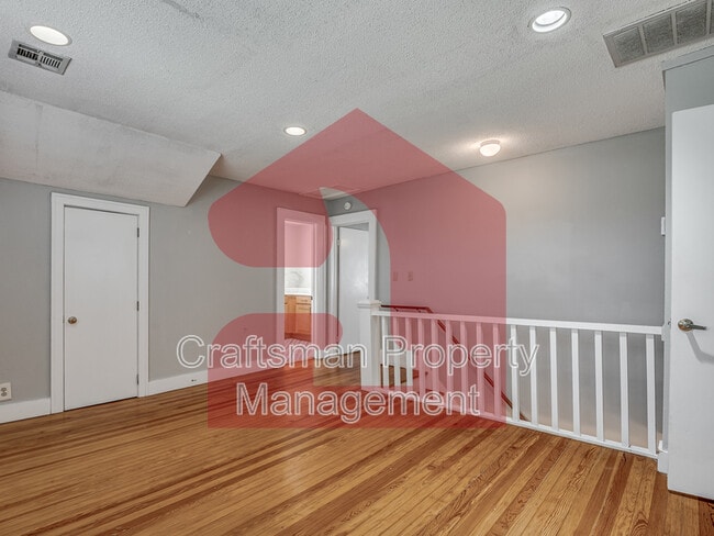 Building Photo - 1501 Gladstone Terrace