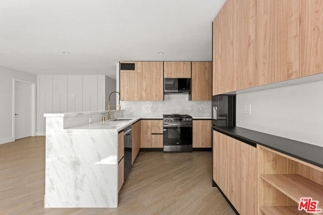 Building Photo - 1450 S Crescent Heights Blvd