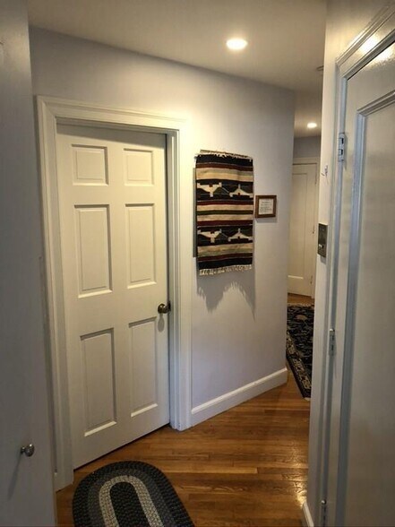 Building Photo - 4 Garden Ct