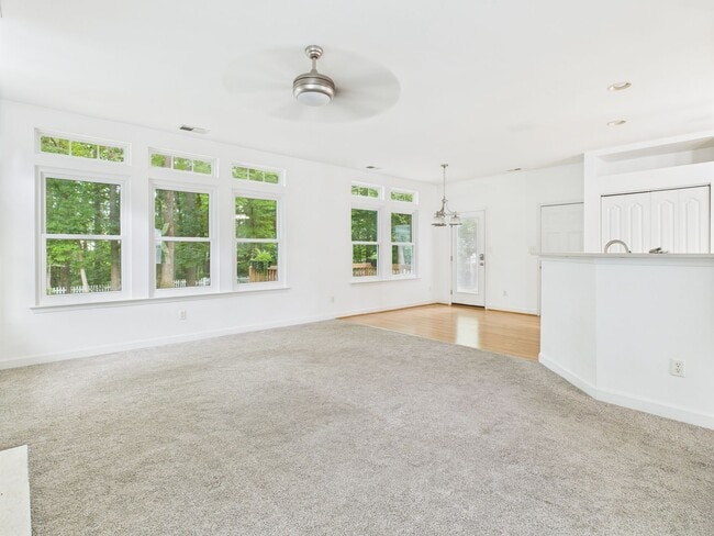 Building Photo - Stunning 4-Bedroom, 2.5-Bathroom Home in t...