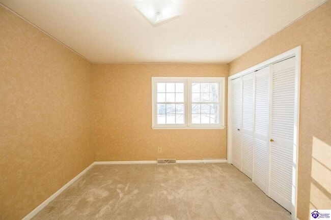 Building Photo - 237 Stratmoor Dr