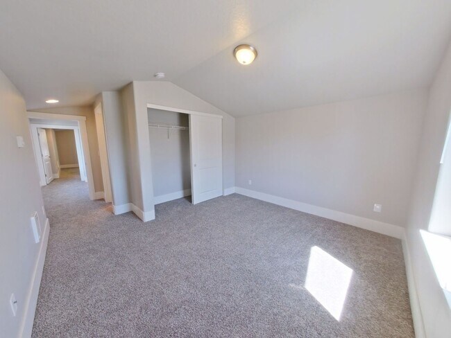 Building Photo - 335-337 NW 18th St.