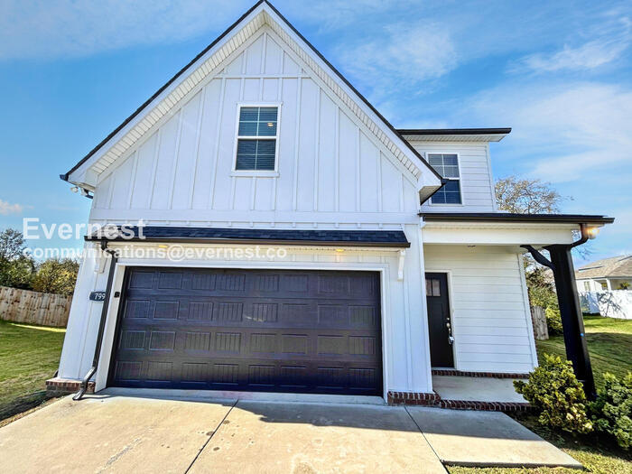 Primary Photo - 799 Coopers Wy