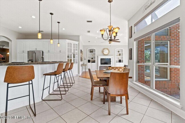 Building Photo - 3826 Reedpond Dr N