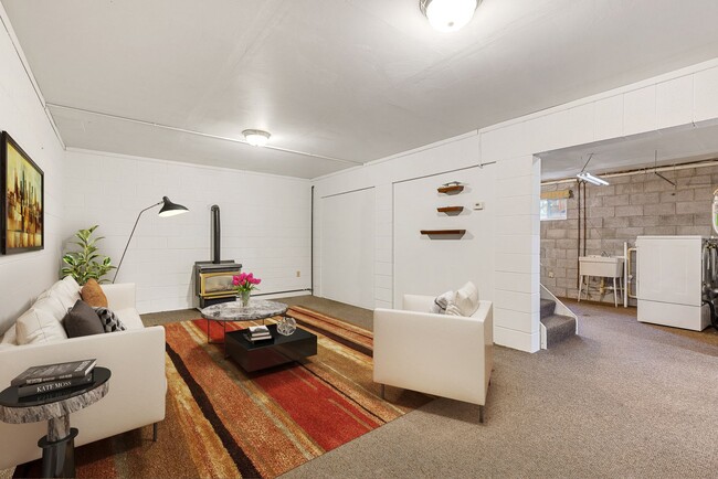 Building Photo - 9 Big Horn Dr