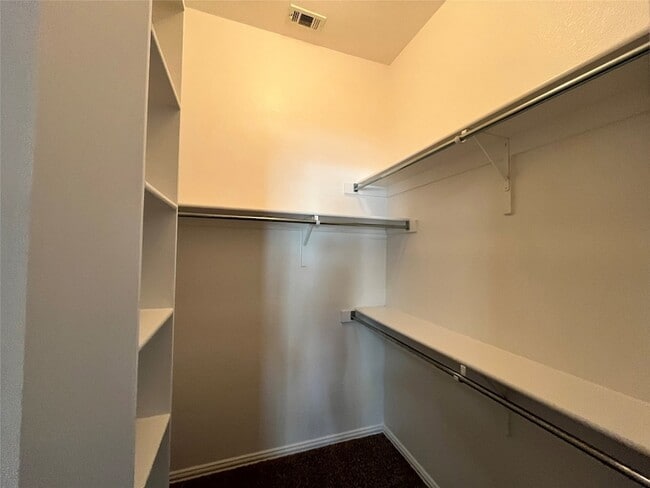 Building Photo - 1506 Poinsettia Blvd